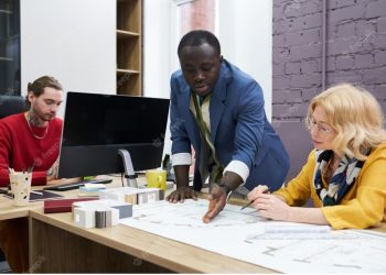 Essential Skills for Graphic Designers 2024